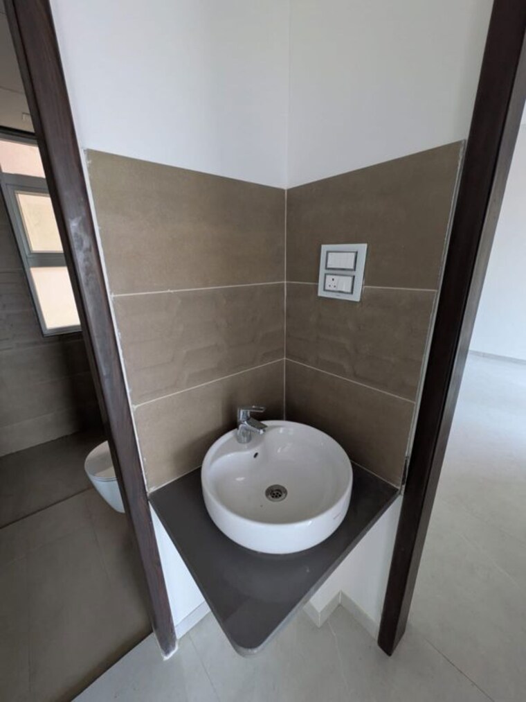 Bathroom, pk-hillcrest 3 Bedroom 1100 Sq.Ft. Apartment In Pimple Saudagar Pune 10378160