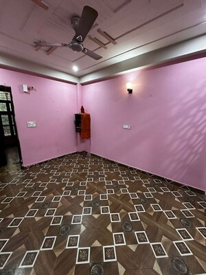 Bedroom in 2 BHK Builder Floor at Sector 51 – for Rent
