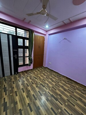 Room in 2 BHK Builder Floor at Sector 51 – for Rent