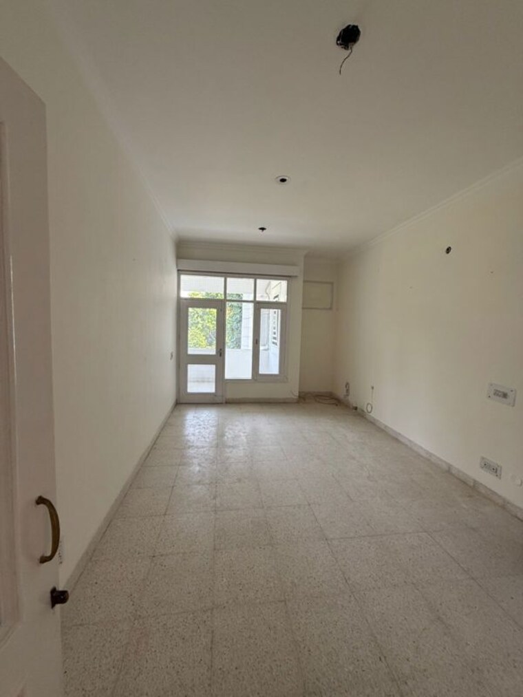 Room, sector 9 3 Bedroom 2000 Sq.Yd. Builder Floor In Sector 9 Chandigarh 10378173