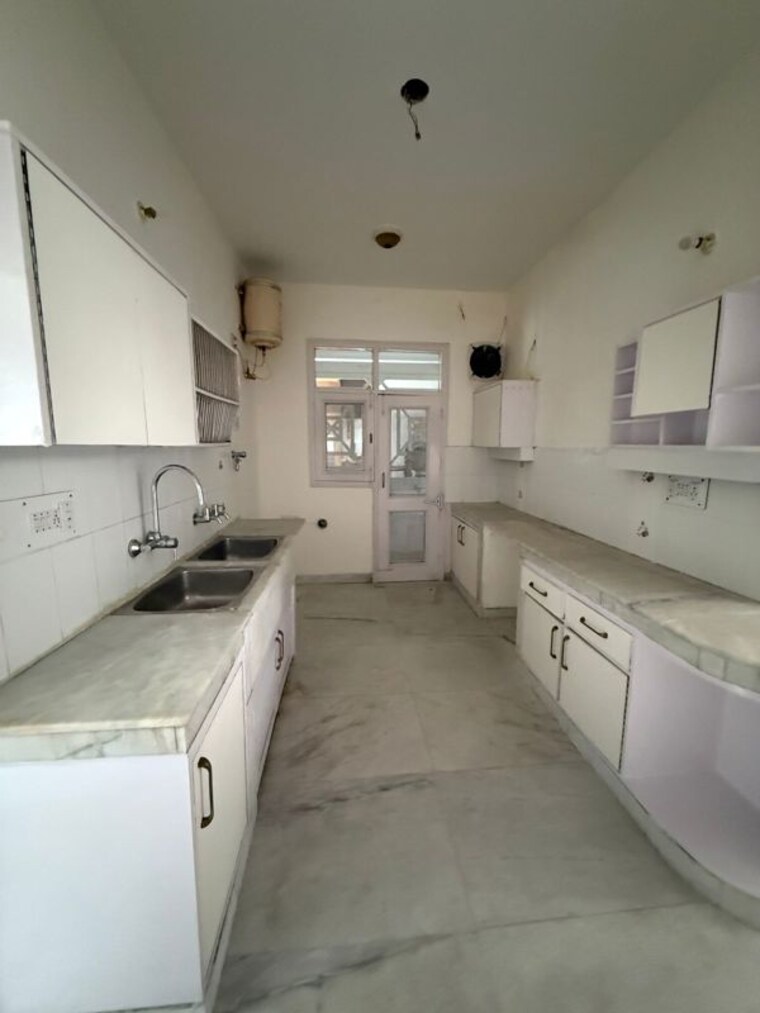 Kitchen, sector 9 3 Bedroom 2000 Sq.Yd. Builder Floor In Sector 9 Chandigarh 10378173