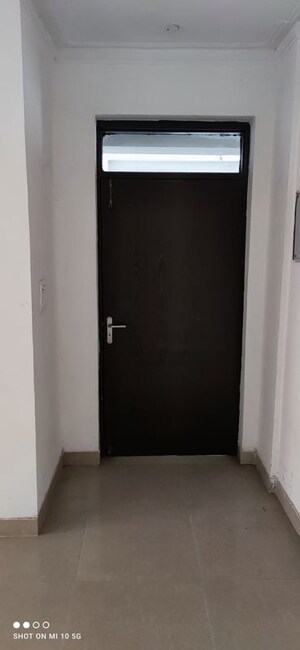 Room in 3 BHK Apartment at KLJ Platinum Heights, Sector 77 – for Sale