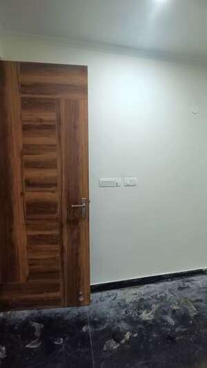 Room in 1 RK Builder Floor at Sector 57 – for Rent
