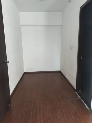 Room in 3.5 BHK Apartment at Amanora Future Towers, Hadapsar – for Rent