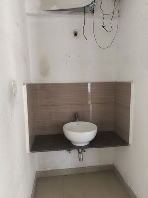 Bathroom in 3.5 BHK Apartment at Amanora Future Towers, Hadapsar – for Rent