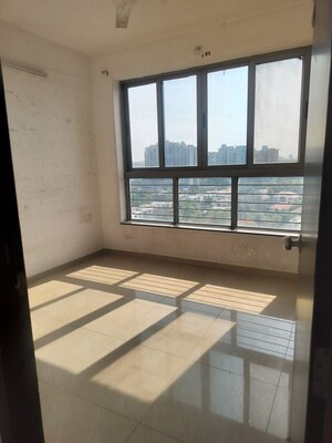 Room in 3.5 BHK Apartment at Amanora Future Towers, Hadapsar – for Rent