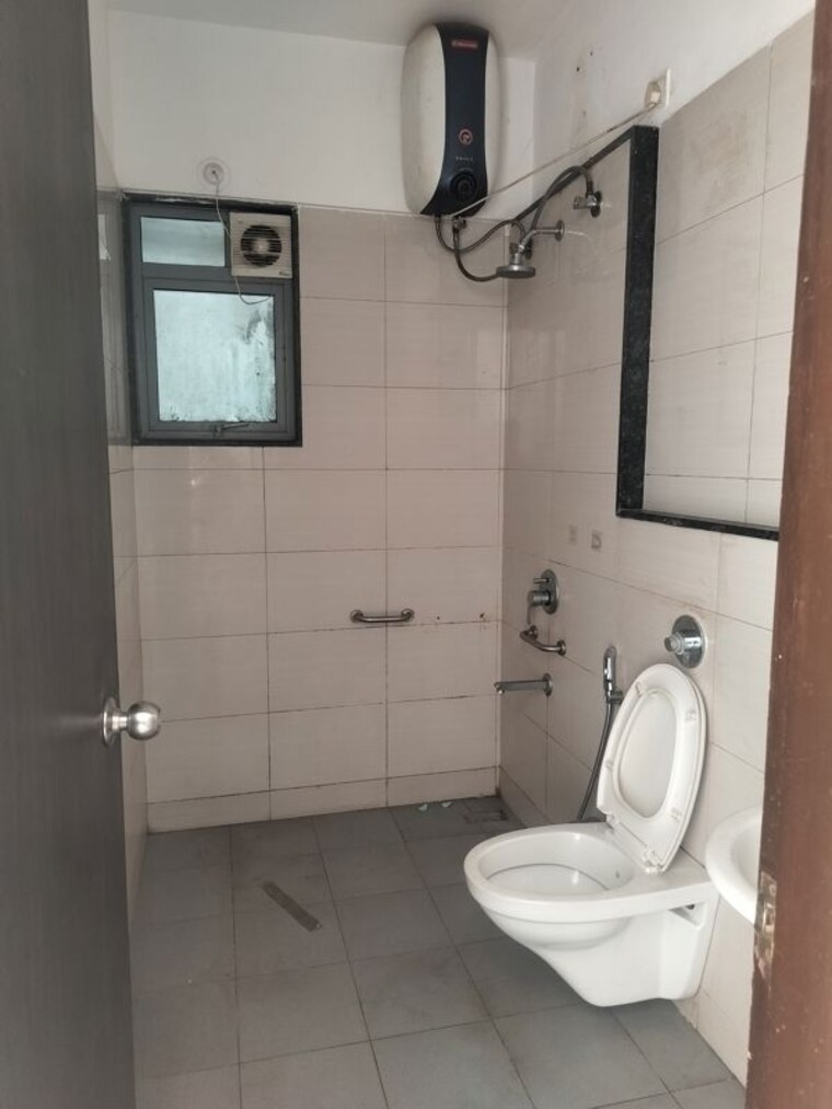 Bathroom, amanora-future-towers 3.5 Bedroom 2250 Sq.Ft. Apartment In Hadapsar Pune 10378227