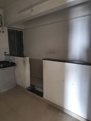 Room in 3.5 BHK Apartment at Amanora Future Towers, Hadapsar – for Rent