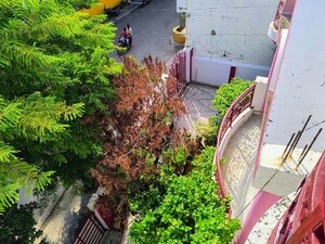 5 BHK Independent House – Garden View at Maulviganj - for Sale