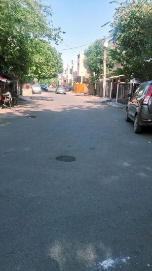 Parking in 5 BHK Independent House at Maulviganj – for Sale