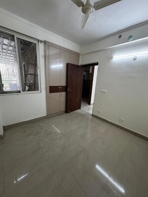 Room in 2 BHK Apartment at Gaur City 1st Avenue, Sector 4 Greater Noida – for Rent