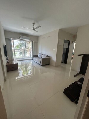 Team Area in 2 BHK Apartment at Sugee Atharva, Prabhadevi – for Rent