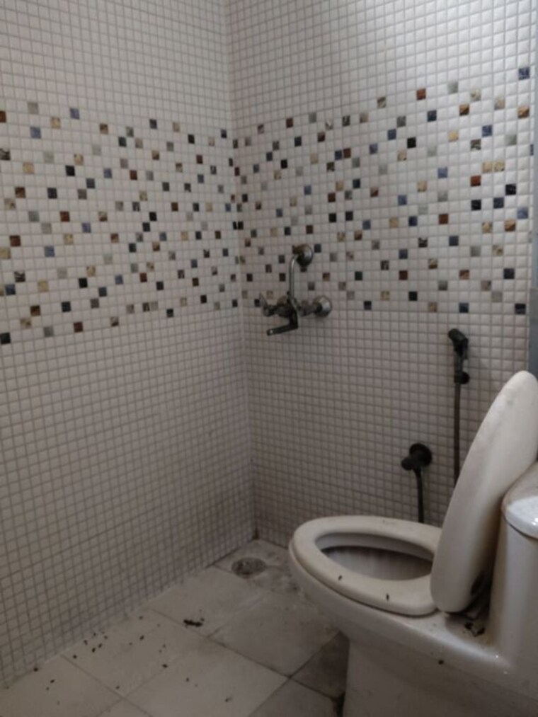 Bathroom, sector 108 1 Bedroom 600 Sq.Ft. Independent House In Sector 108 Noida 10378349