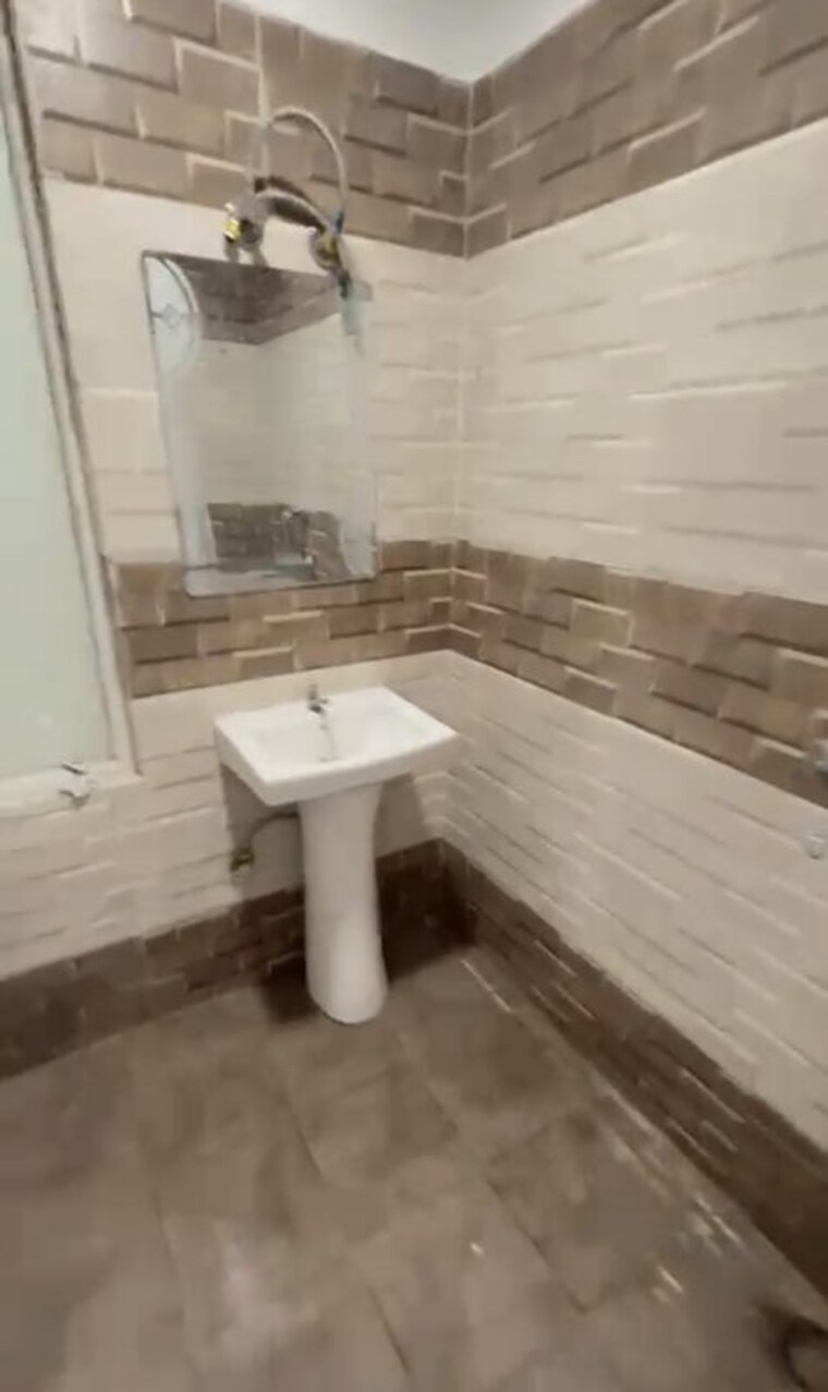 Bathroom, motia-citi-royal-business-park Commercial Office Space 977 Sq.Ft. In Ambala Highway Zirakpur 10378381