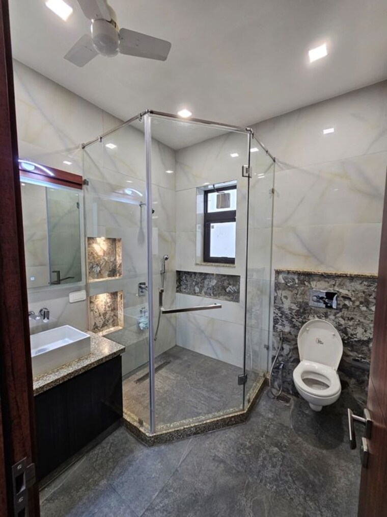 Bathroom, signature-global-daxin-vistas 3.5 Bedroom 2000 Sq.Ft. Apartment In Bhondsi Gurgaon 10378367