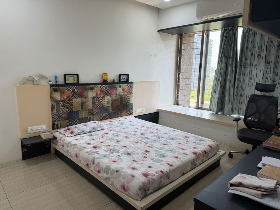 3 BHK + Extra Room Apartment For Rent in The Wadhwa The Address