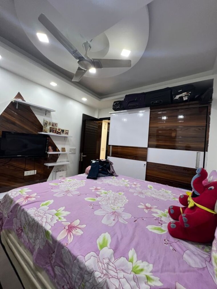 Bedroom, pitampura 3 Bedroom 150 Sq.Yd. Builder Floor In Pitampura Delhi 10378380