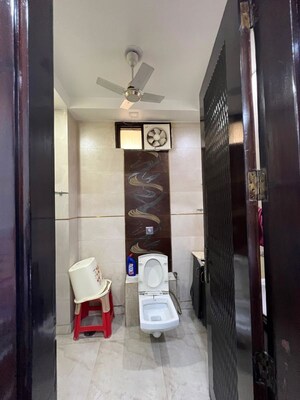 Furnished Amenities in 3 BHK Builder Floor at Pitampura – for Sale