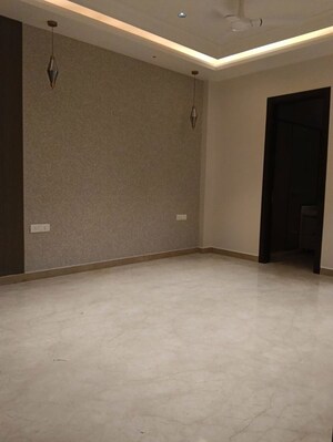 Room in 4 BHK Builder Floor at Kirti Nagar – for Sale