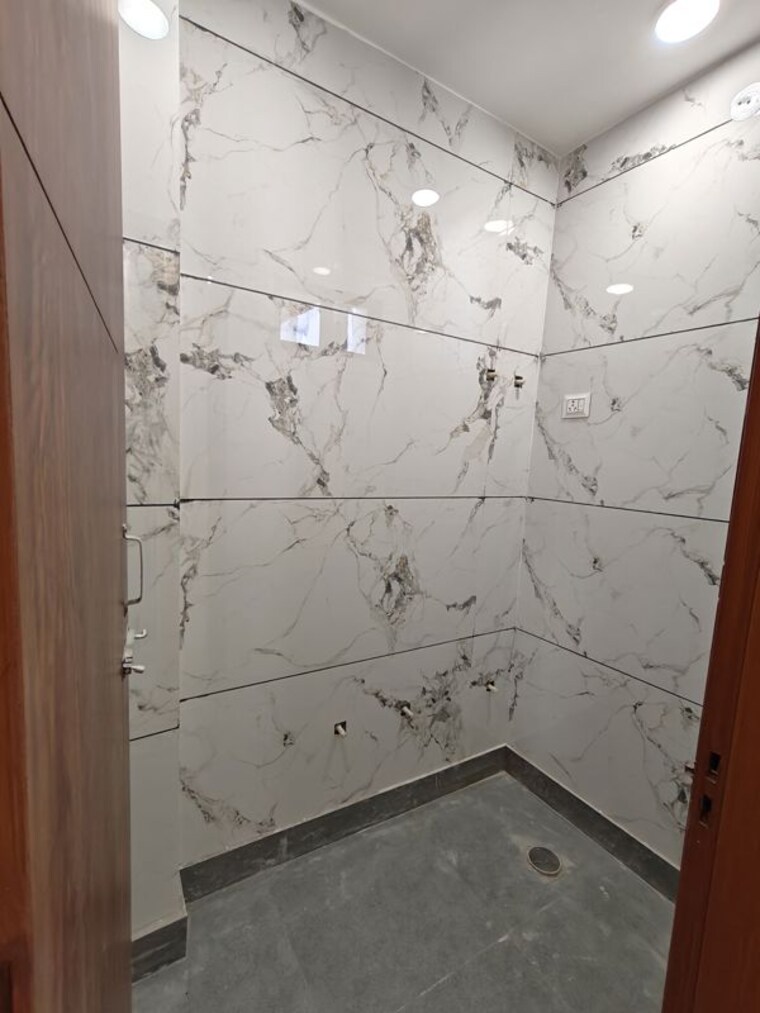 Bathroom, dwarka mor 3 Bedroom 800 Sq.Ft. Builder Floor In Dwarka Mor Delhi 10378390