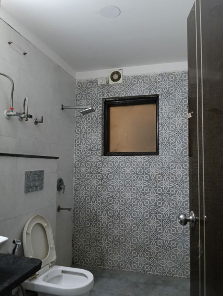 Bathroom, anamika-enclave 2.5 Bedroom 1450 Sq.Ft. Builder Floor In Sector 14 Gurgaon 10378396