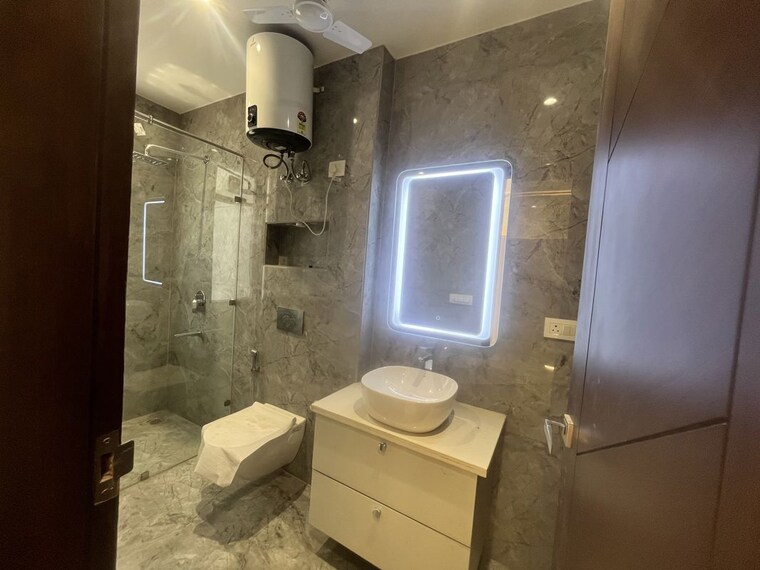 Bathroom, unitech-arcadia 4 Bedroom 365 Sq.Yd. Builder Floor In South City 2 Gurgaon 10378369