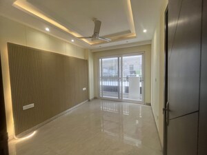 Room in 4 BHK Builder Floor at Unitech Arcadia, South City 2 – for Rent