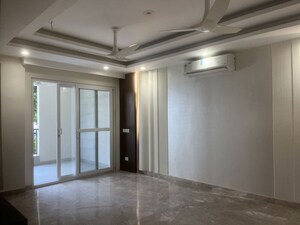 Room in 4 BHK Builder Floor at Unitech Arcadia, South City 2 – for Rent