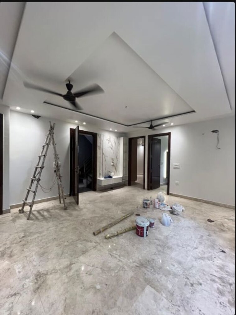 Room, pitampura 3 Bedroom 100 Sq.Yd. Builder Floor In Pitampura Delhi 10378394