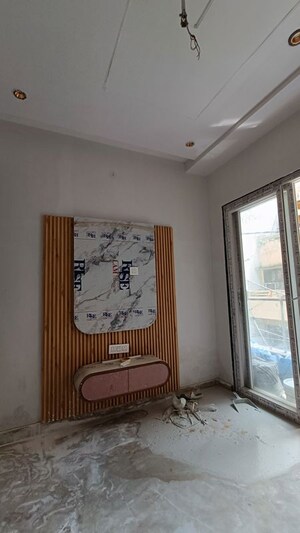 Room in 3 BHK Builder Floor at Pitampura – for Sale