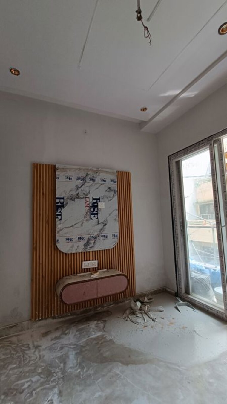 Room, pitampura 3 Bedroom 100 Sq.Yd. Builder Floor In Pitampura Delhi 10378436