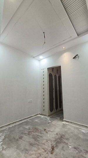 Room in 3 BHK Builder Floor at Pitampura – for Sale