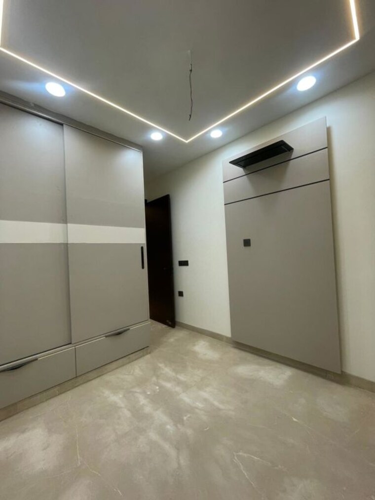Room, pitampura 3 Bedroom 100 Sq.Yd. Builder Floor In Pitampura Delhi 10378446