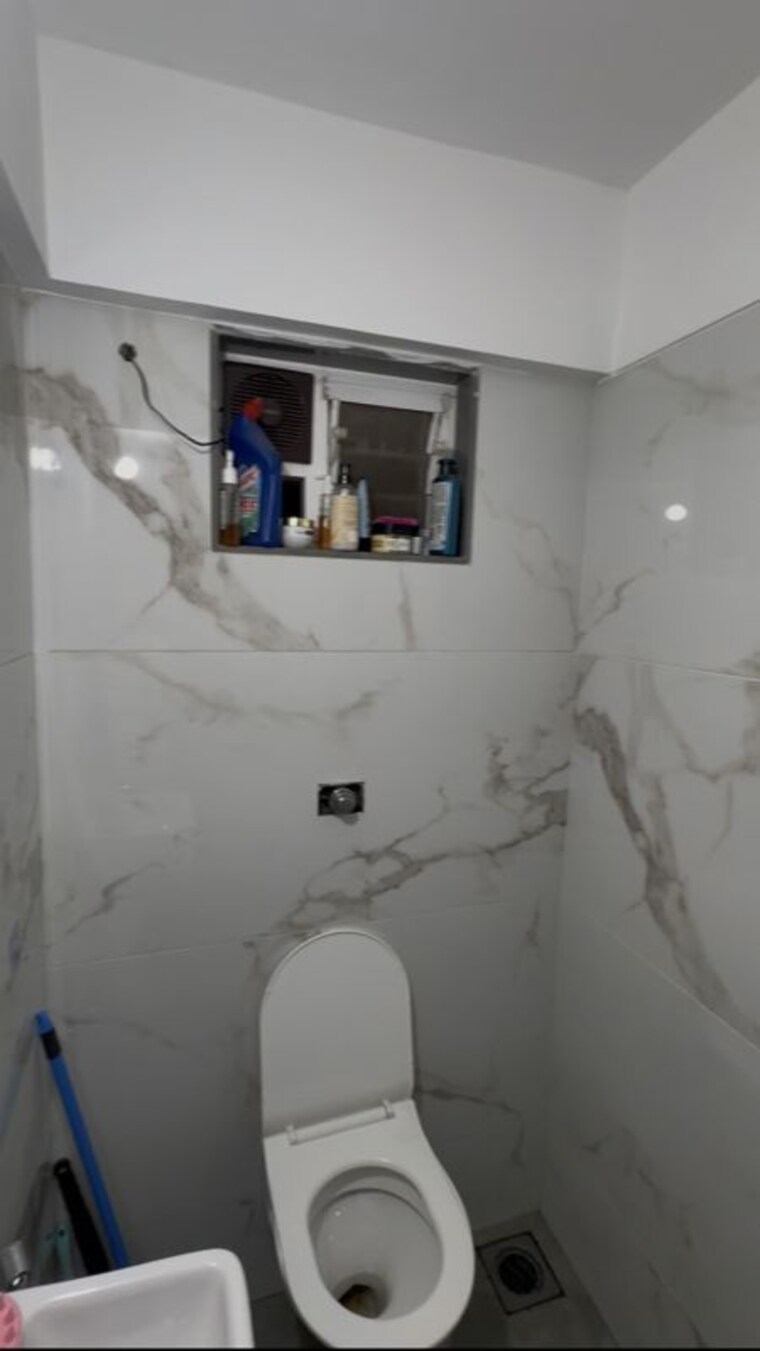 Bathroom, chamunda-darshan 1 Bedroom 530 Sq.Ft. Apartment In Vile Parle East Mumbai 10378422