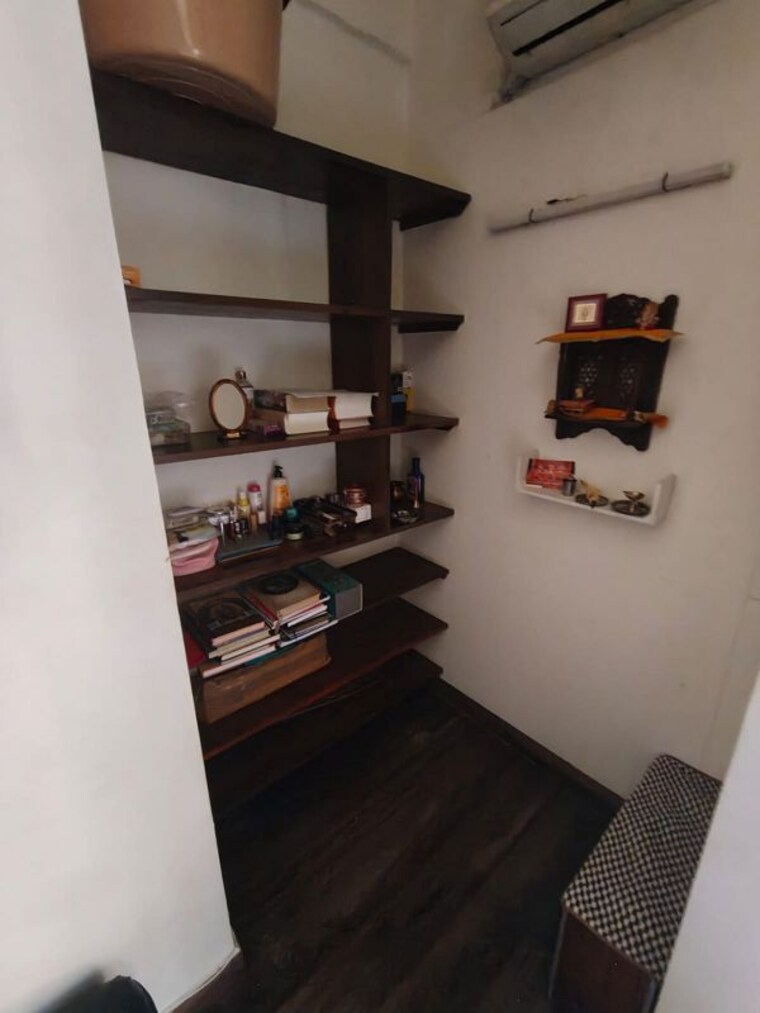 Room, khar west 1 Bedroom 500 Sq.Ft. Apartment In Khar West Mumbai 10378497