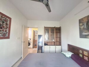 Room in 2.5 BHK Apartment at Vasant Vihar – for Rent