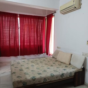 Bedroom in 1 BHK Apartment at Bandra West – for Rent