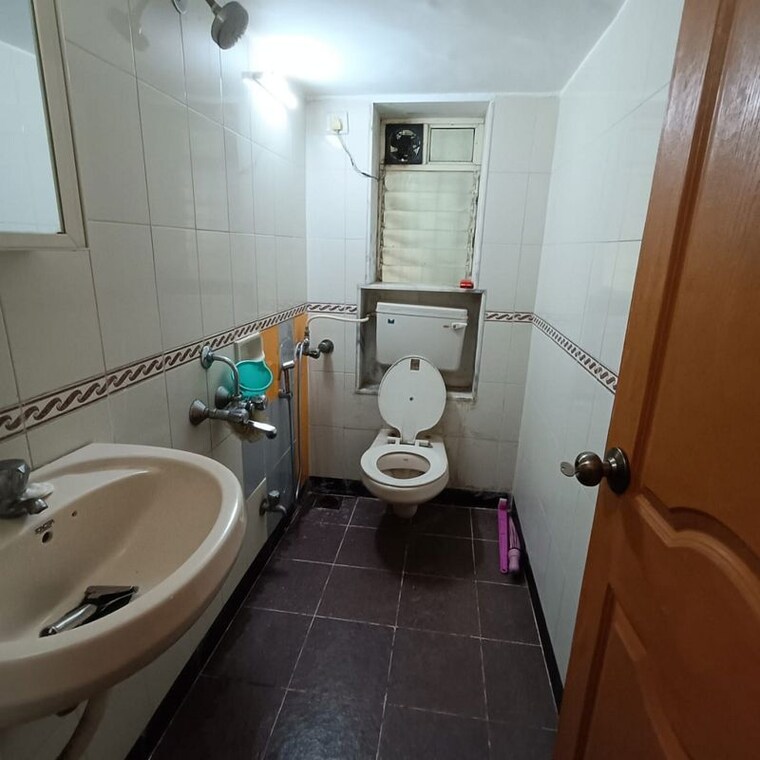 Bathroom, bandra west 1 Bedroom 500 Sq.Ft. Apartment In Bandra West Mumbai 10378531