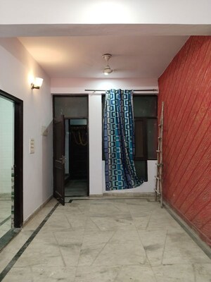 Building Lobby in 3 BHK Builder Floor at Sector 37 – for Rent