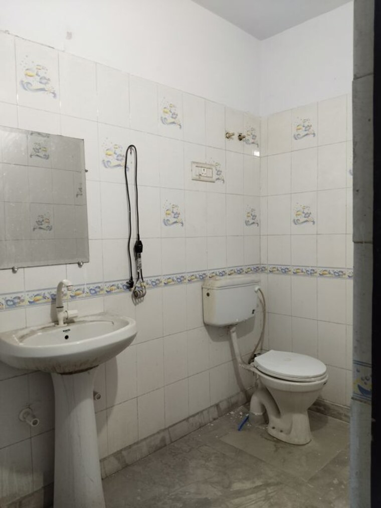 Bathroom, sector 37 3 Bedroom 1250 Sq.Ft. Builder Floor In Sector 37 Faridabad 10378598