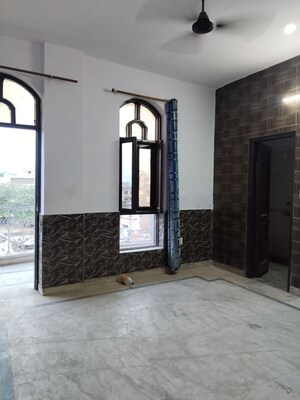 Room in 3 BHK Builder Floor at Sector 37 – for Rent