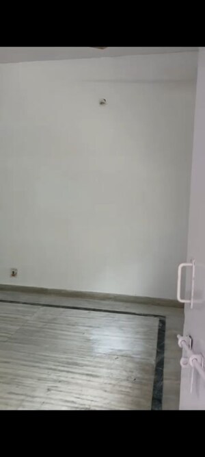 Room in 2 BHK Apartment at Madhuban Apartments, Sector 82 – for Rent