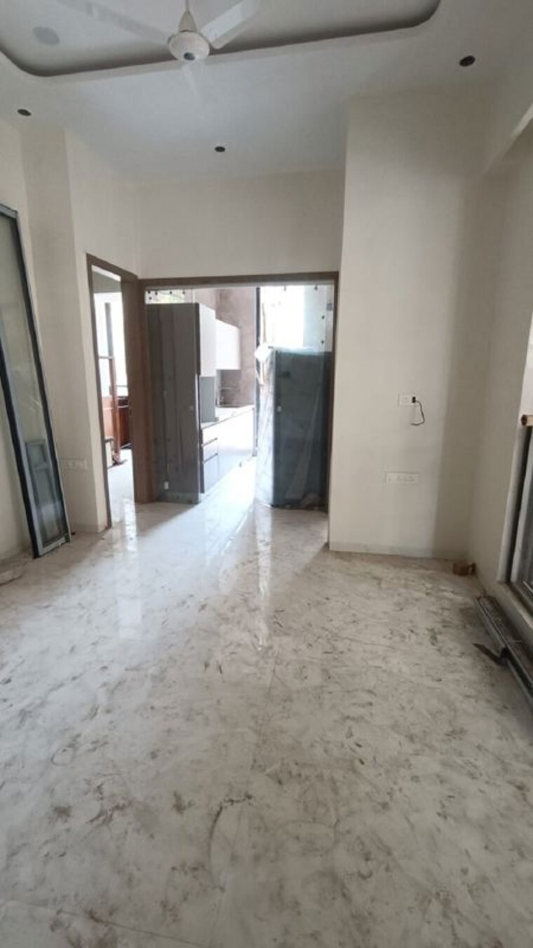Room, bandra west 2 Bedroom 700 Sq.Ft. Apartment In Bandra West Mumbai 10378655