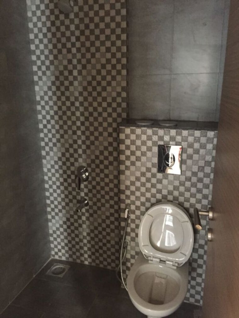 Bathroom, the-wadhwa-the-address 2 Bedroom 649 Sq.Ft. Apartment In Ghatkopar West Mumbai 10378666