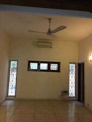 Room in 4 BHK Builder Floor at Shanti Niketan – for Rent