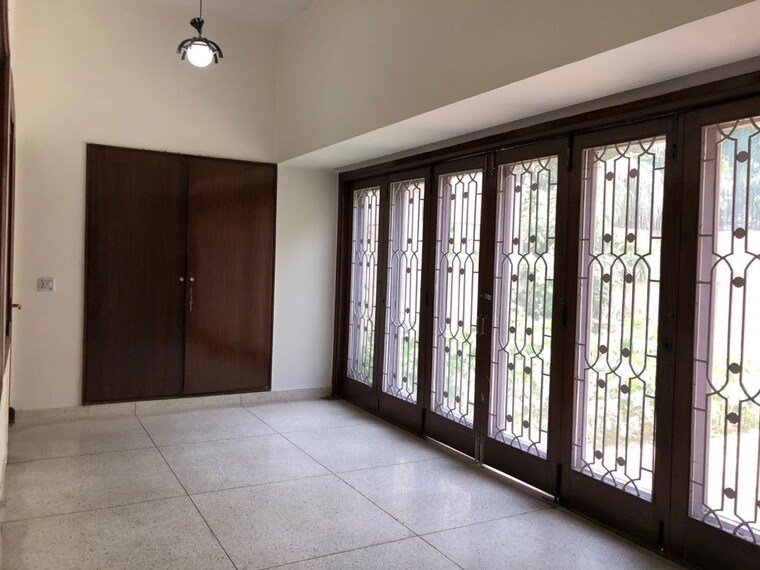 Room, shanti niketan 4 Bedroom 1200 Sq.Yd. Builder Floor In Shanti Niketan Delhi 10378607