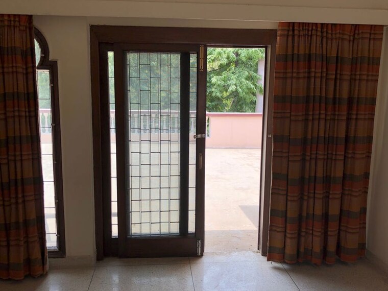 Room, shanti niketan 4 Bedroom 1200 Sq.Yd. Builder Floor In Shanti Niketan Delhi 10378607