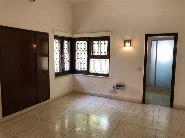 Room, shanti niketan 4 Bedroom 1200 Sq.Yd. Builder Floor In Shanti Niketan Delhi 10378607