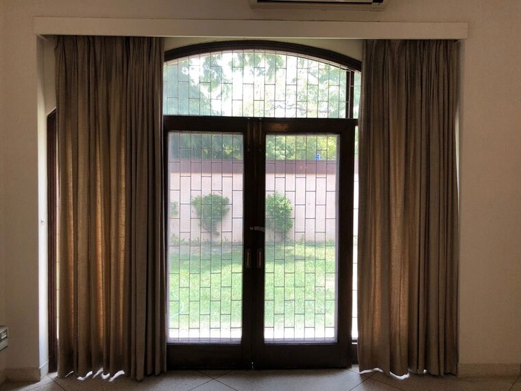 Room, shanti niketan 4 Bedroom 1200 Sq.Yd. Builder Floor In Shanti Niketan Delhi 10378607