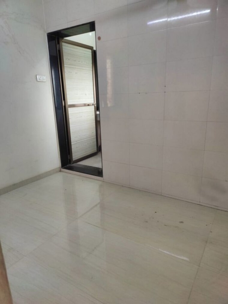 Room, navin nagar 2.5 Bedroom 700 Sq.Ft. Apartment In Navin Nagar Mumbai 10378674